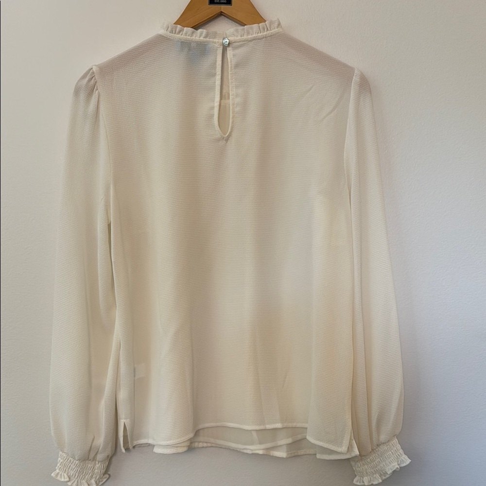 NEW CeCe Pin-Tuck Smocked Cuff Blouse Ruffle Neck Cream - Picture 3 of 7